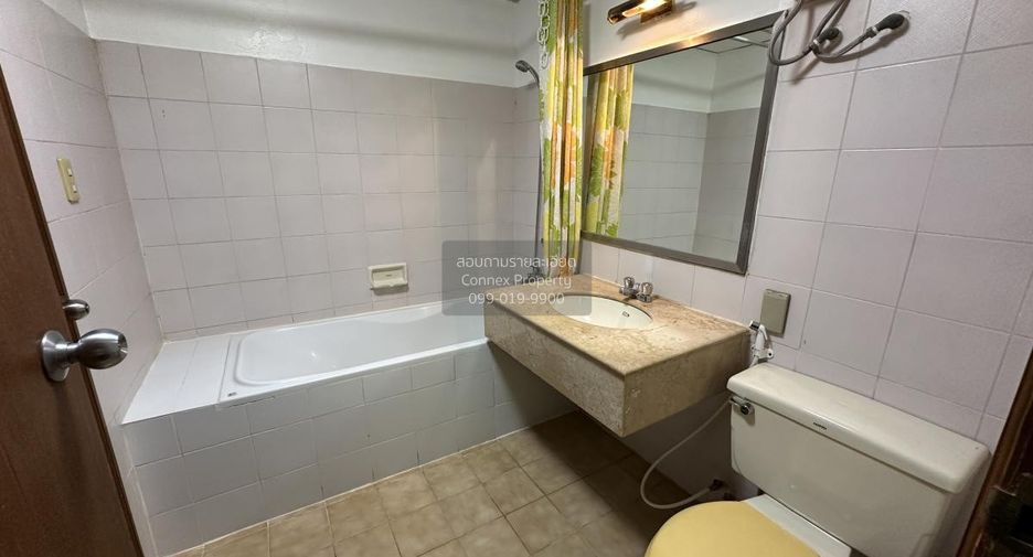 For sale 2 bedrooms condo in Khlong Toei, Bangkok