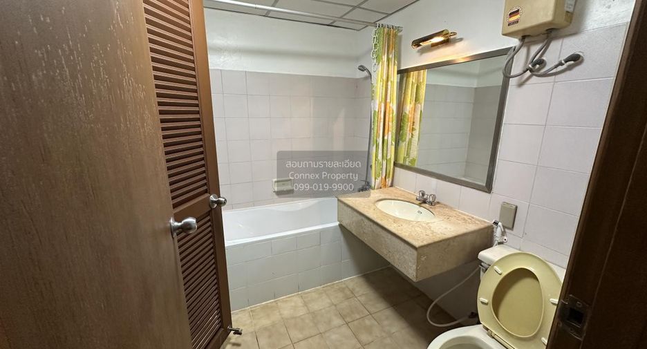 For sale 2 bedrooms condo in Khlong Toei, Bangkok