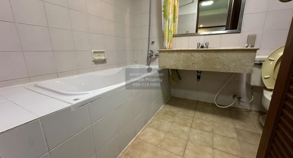 For sale 2 bedrooms condo in Khlong Toei, Bangkok