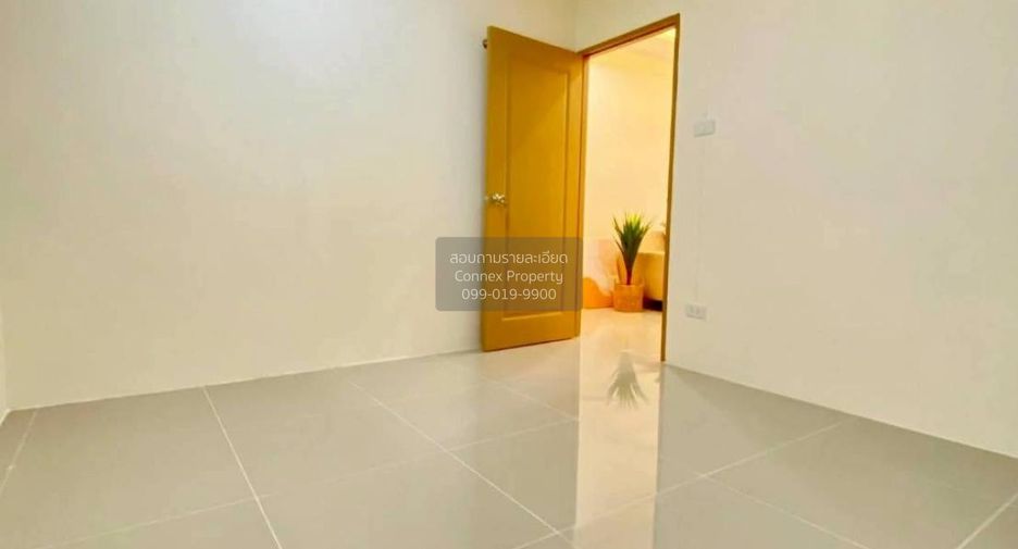 Casa adosada en venta de 2 habitaciones en Lam Luk Ka, Pathum Thani