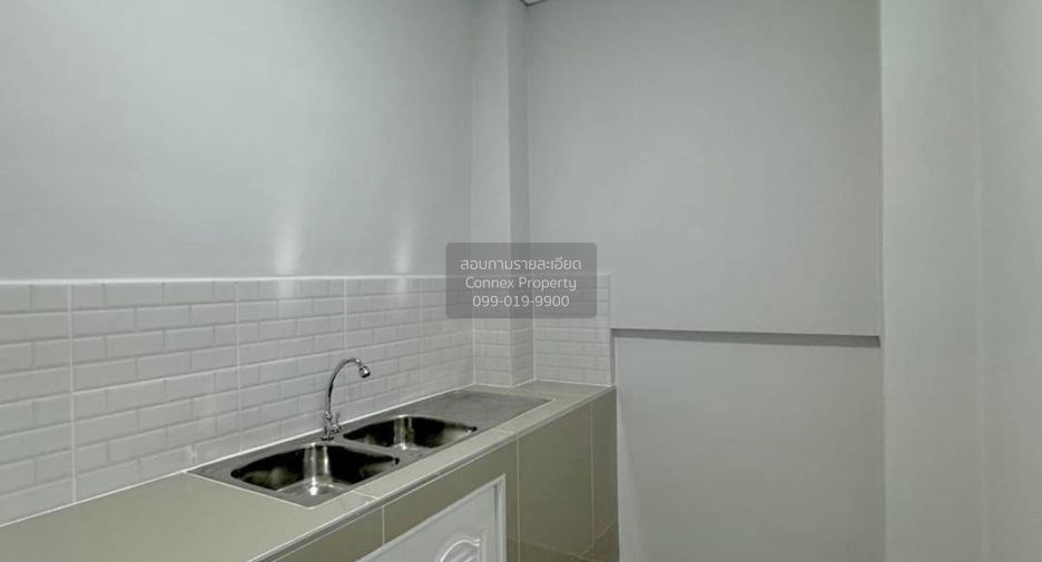 For sale 3 bedrooms townhouse in Sai Noi, Nonthaburi