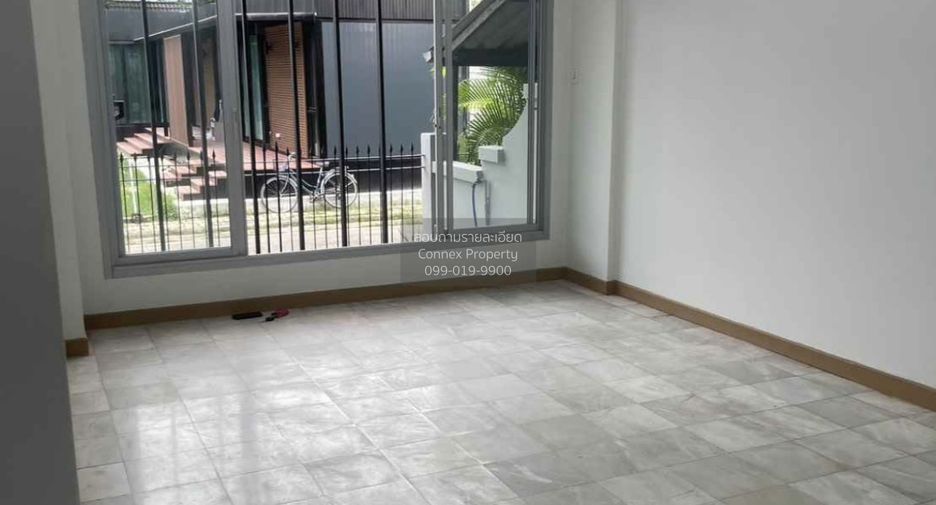 Casa adosada en venta de 3 habitaciones en Bang Kapi, Bangkok