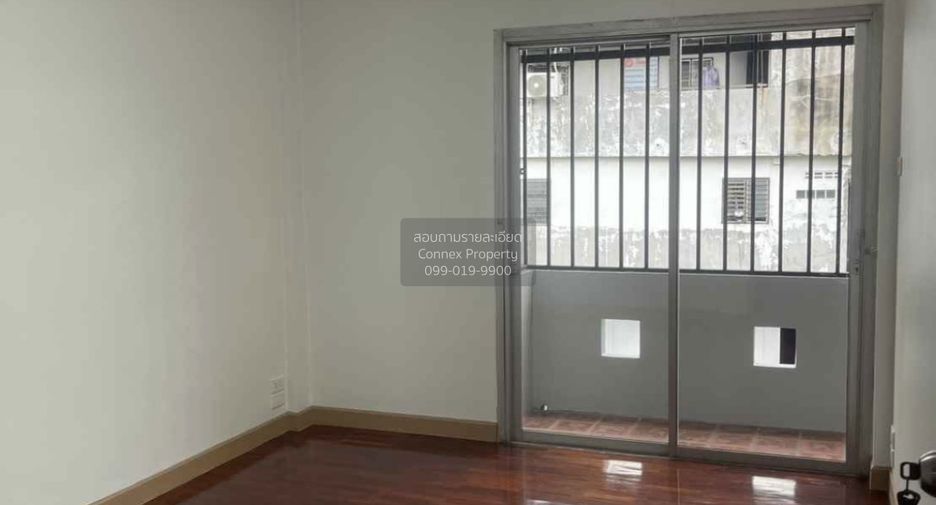Casa adosada en venta de 3 habitaciones en Bang Kapi, Bangkok