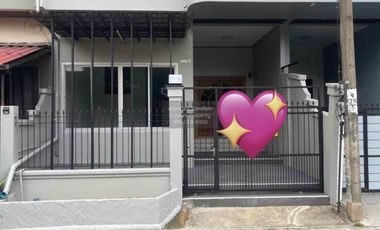 Casa adosada en venta de 3 habitaciones en Bang Kapi, Bangkok