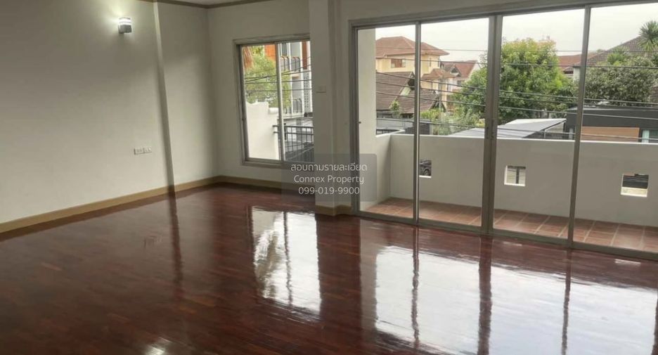 Casa adosada en venta de 3 habitaciones en Bang Kapi, Bangkok