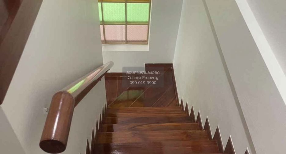 Casa adosada en venta de 3 habitaciones en Bang Kapi, Bangkok