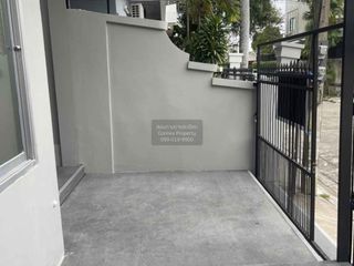 Casa adosada en venta de 3 habitaciones en Bang Kapi, Bangkok