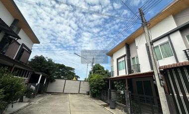 For sale 3 bedrooms townhouse in Mueang Nakhon Pathom, Nakhon Pathom