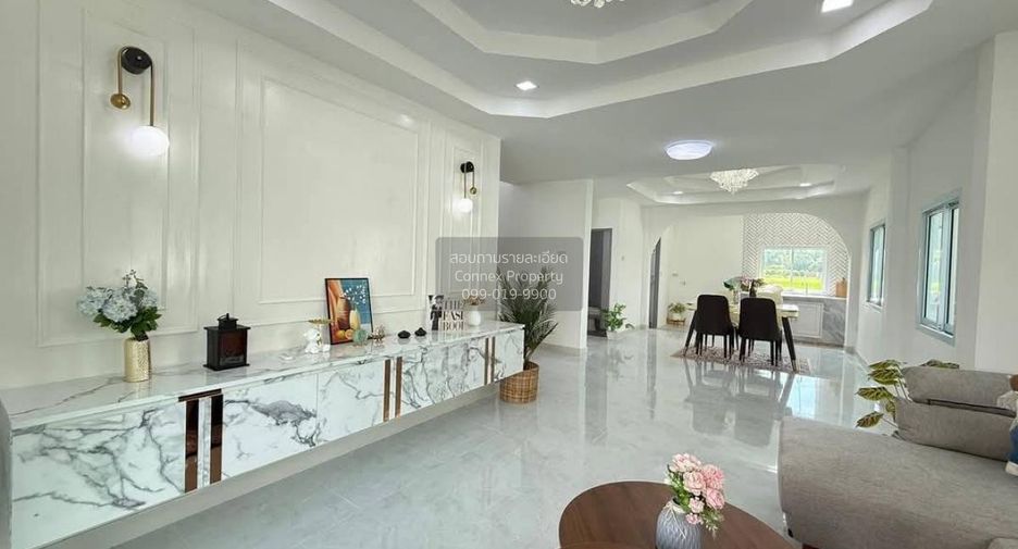 For sale 4 bedrooms house in Khlong Sam Wa, Bangkok