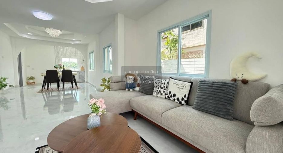 For sale 4 bedrooms house in Khlong Sam Wa, Bangkok