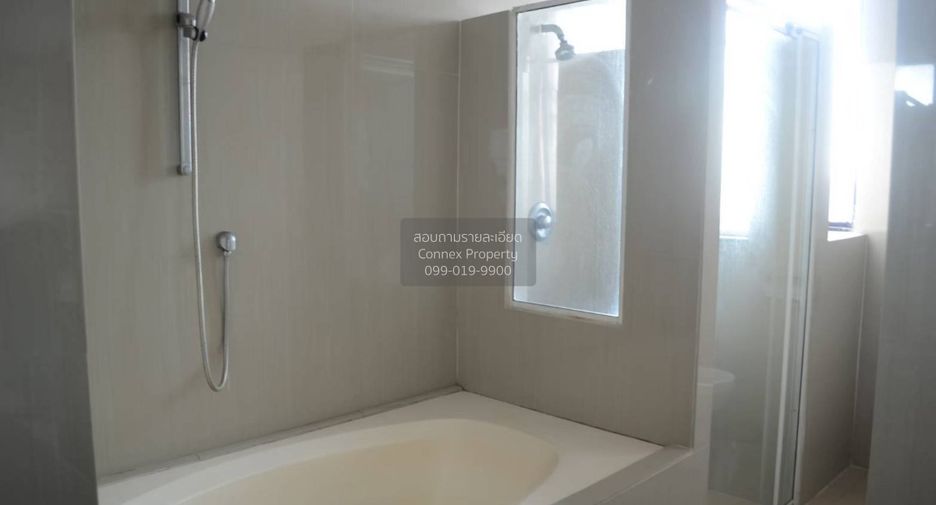 For sale 3 bedrooms condo in Khlong Toei, Bangkok