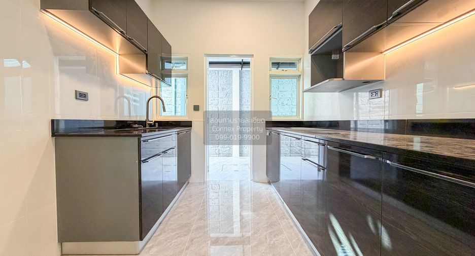 For sale 4 bedrooms house in Mueang Nonthaburi, Nonthaburi