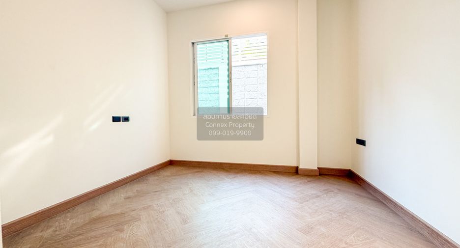For sale 4 bedrooms house in Mueang Nonthaburi, Nonthaburi