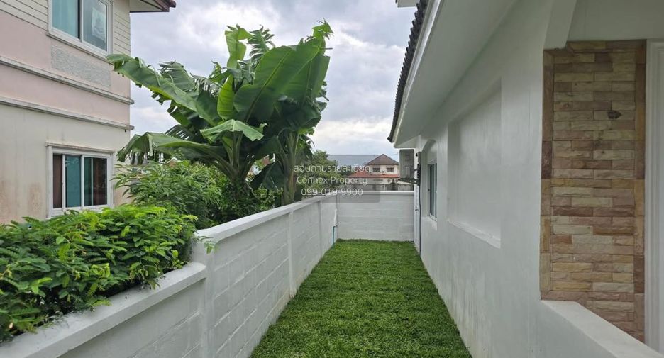 For sale 4 bedrooms house in Khlong Sam Wa, Bangkok