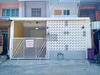 Casa adosada en venta de 3 habitaciones en Khlong Luang, Pathum Thani