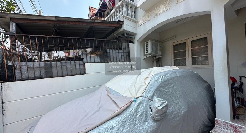 Reihenhaus zum Kauf mit 2 Zimmer in Phra Khanong, Bangkok