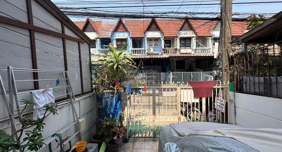 Reihenhaus zum Kauf mit 2 Zimmer in Phra Khanong, Bangkok