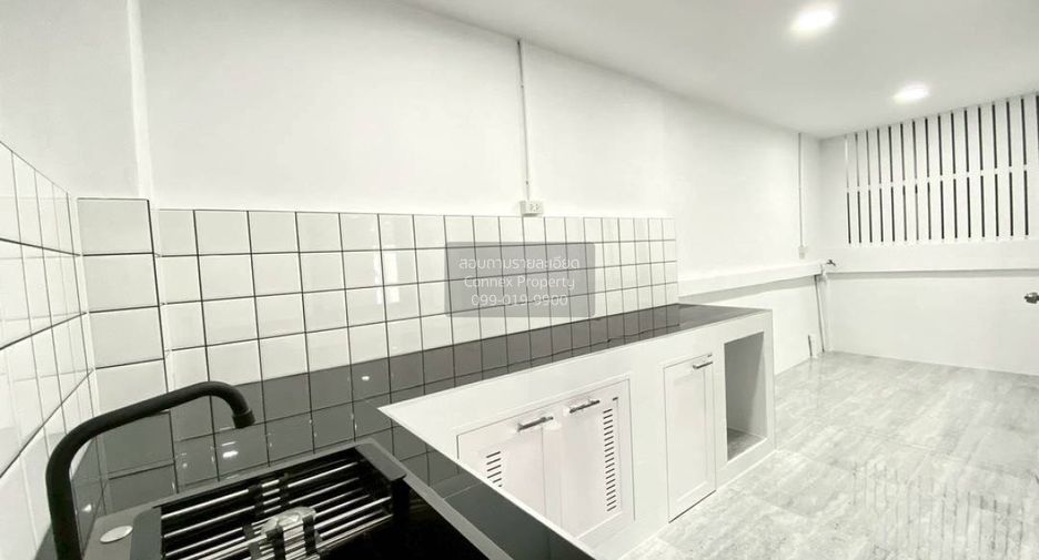 For sale 4 bedrooms townhouse in Bang Bua Thong, Nonthaburi