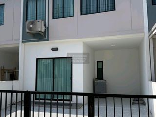 Casa adosada en venta de 3 habitaciones en Khlong Luang, Pathum Thani