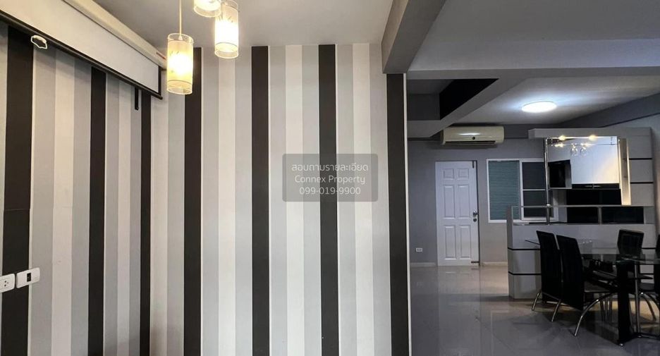 Casa adosada en venta de 3 habitaciones en Phasi Charoen, Bangkok