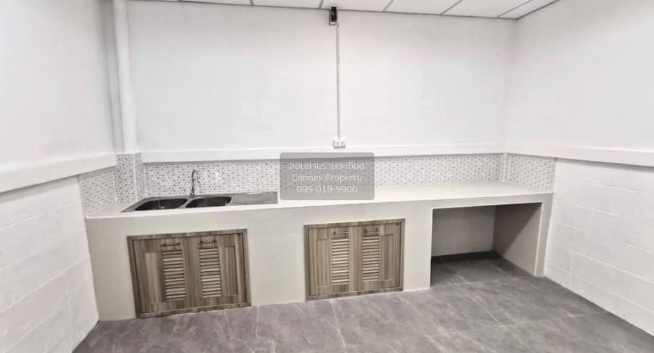 Casa adosada en venta de 5 habitaciones en Krathum Baen, Samut Sakhon
