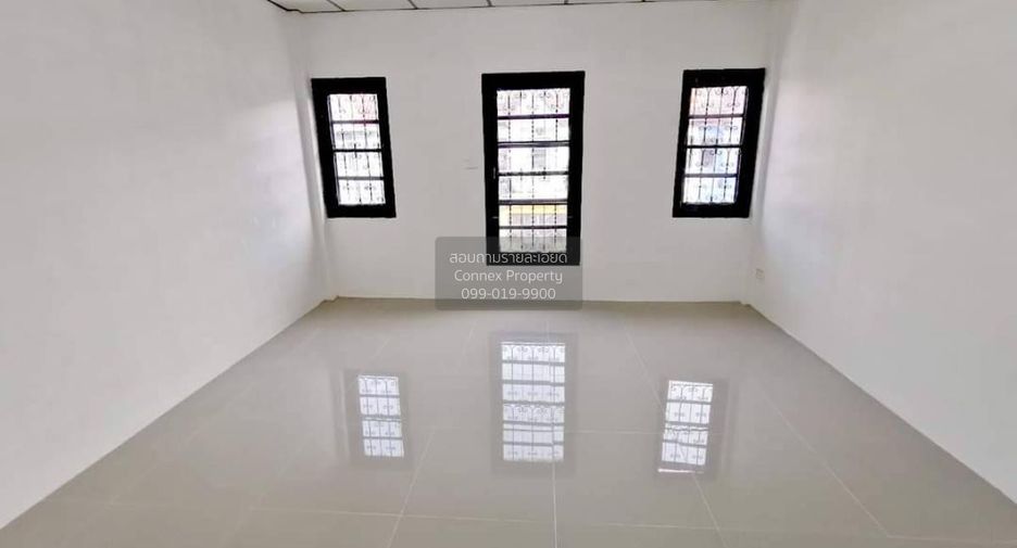 Casa adosada en venta de 5 habitaciones en Krathum Baen, Samut Sakhon
