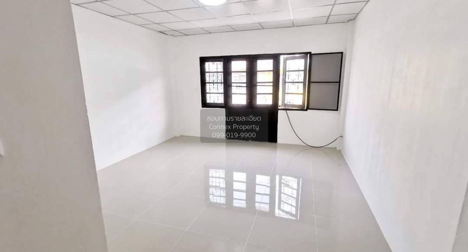 Casa adosada en venta de 5 habitaciones en Krathum Baen, Samut Sakhon