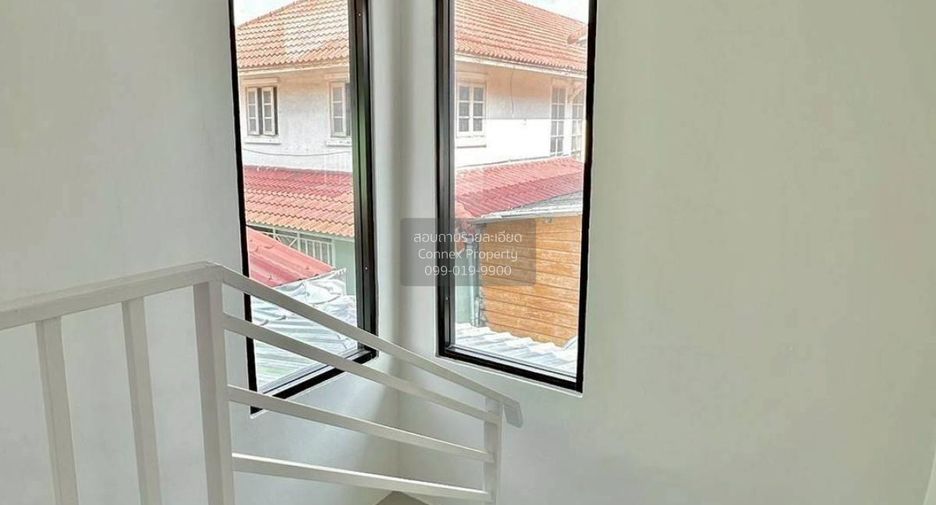 Casa adosada en venta de 3 habitaciones en Khlong Luang, Pathum Thani