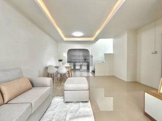 Casa adosada en venta de 3 habitaciones en Khlong Luang, Pathum Thani