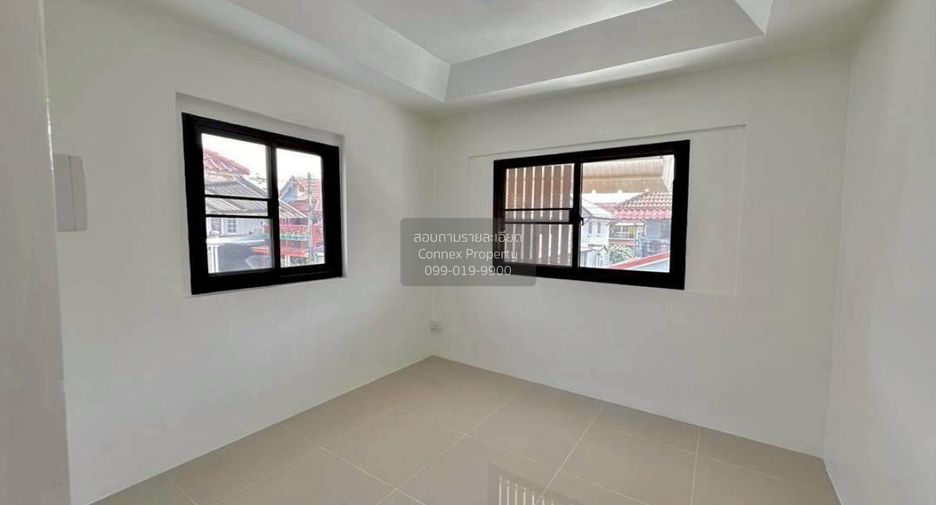 Casa adosada en venta de 3 habitaciones en Khlong Luang, Pathum Thani