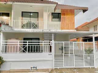 Casa adosada en venta de 3 habitaciones en Khlong Luang, Pathum Thani