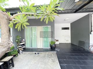 À vendre 3 chambres maison de ville à Chom Thong, Bangkok