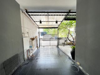 À vendre 3 chambres maison de ville à Chom Thong, Bangkok