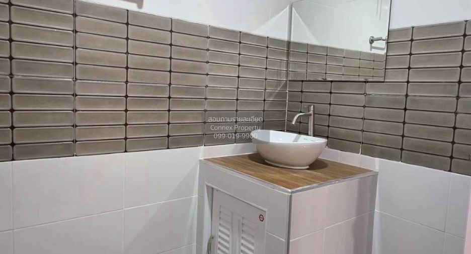 Casa adosada en venta de 3 habitaciones en Bang Yai, Nonthaburi