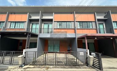 For sale 4 bedrooms townhouse in Mueang Pathum Thani, Pathum Thani