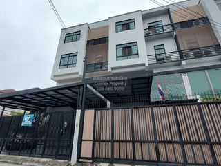 Продажа 3 спальни таунхаус в Чатучак, Бангкок