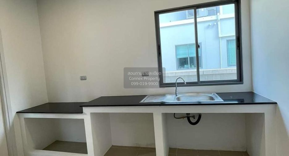 For sale 4 bedrooms house in Lat Krabang, Bangkok