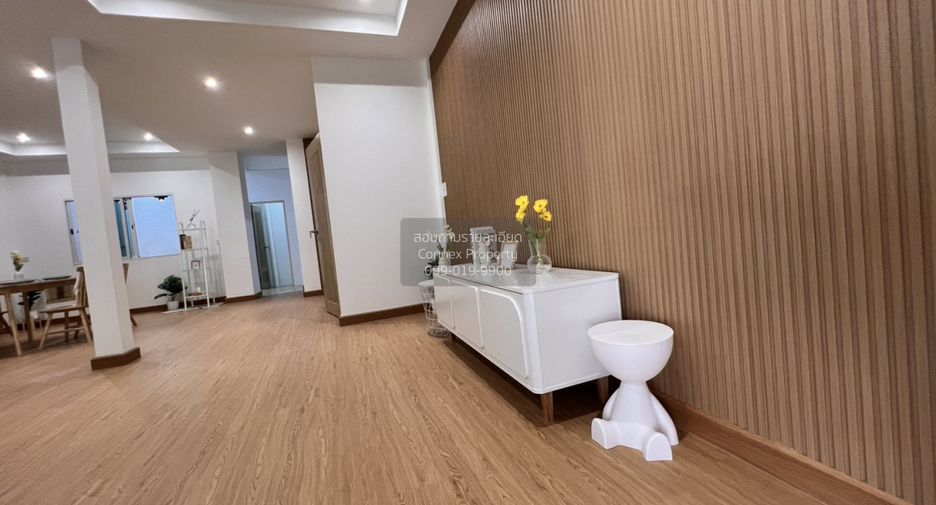 Reihenhaus zum Kauf mit 3 Zimmer in Bangkok Noi, Bangkok