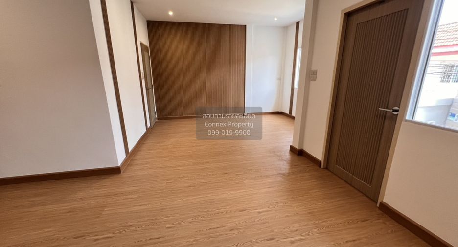 Reihenhaus zum Kauf mit 3 Zimmer in Bangkok Noi, Bangkok