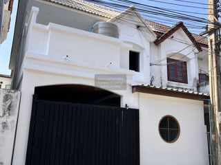 À vendre 3 chambres maison de ville à Bangkok Noi, Bangkok