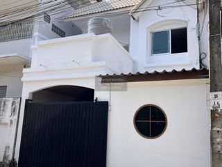 À vendre 3 chambres maison de ville à Bangkok Noi, Bangkok