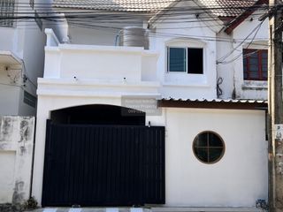 À vendre 3 chambres maison de ville à Bangkok Noi, Bangkok