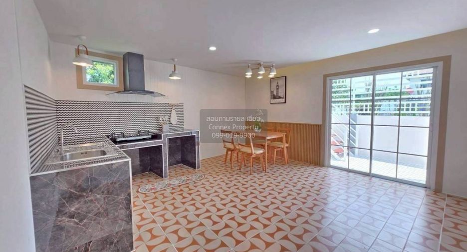 Casa adosada en venta de 4 habitaciones en Bang Yai, Nonthaburi