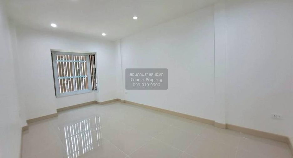 À vendre 4 chambres maison de ville à Bang Bua Thong, Nonthaburi