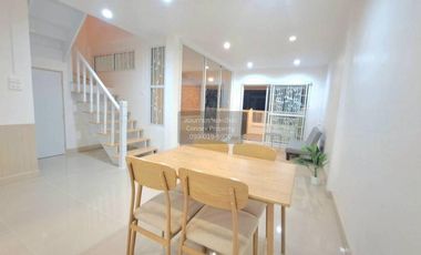 À vendre 4 chambres maison de ville à Bang Bua Thong, Nonthaburi