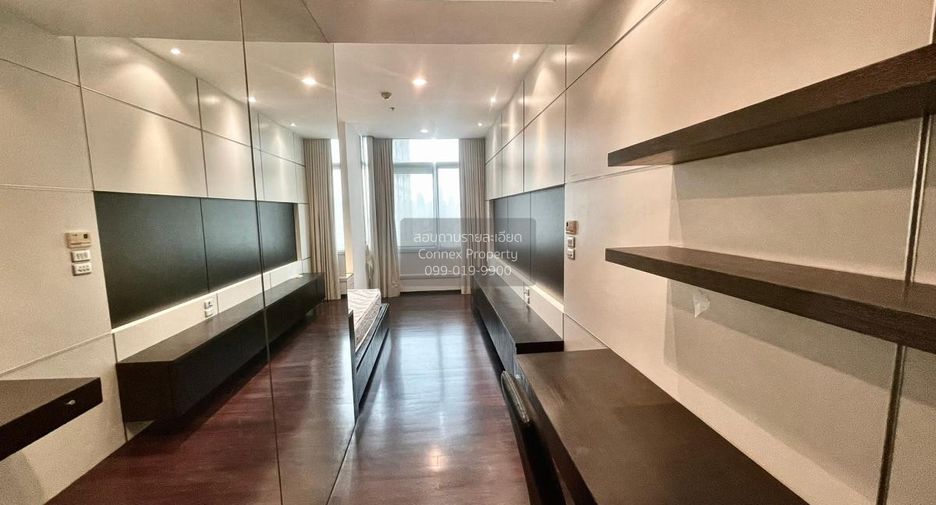 For sale 3 bedrooms condo in Watthana, Bangkok