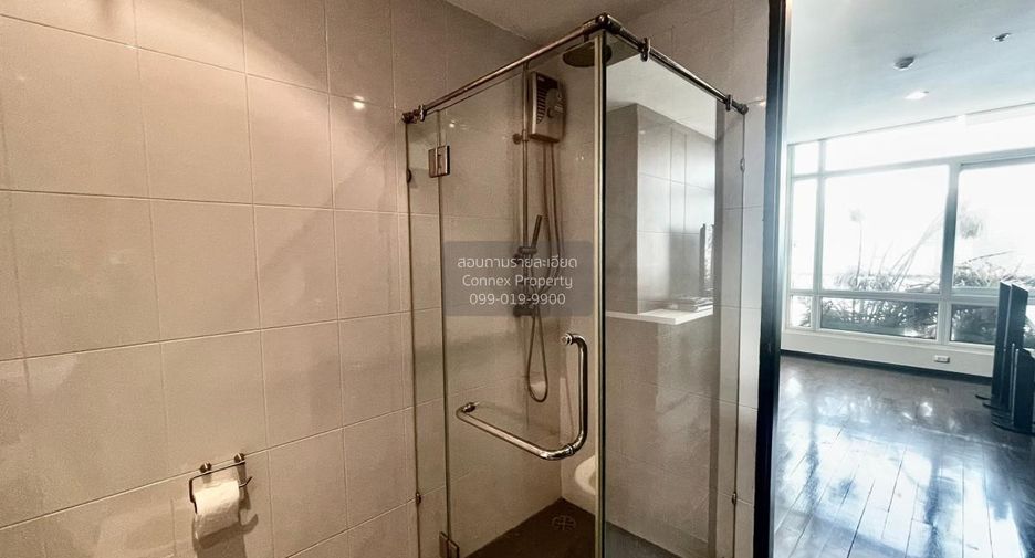 For sale 3 bedrooms condo in Watthana, Bangkok