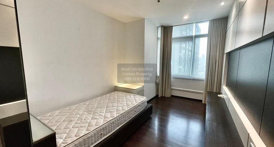 For sale 3 bedrooms condo in Watthana, Bangkok