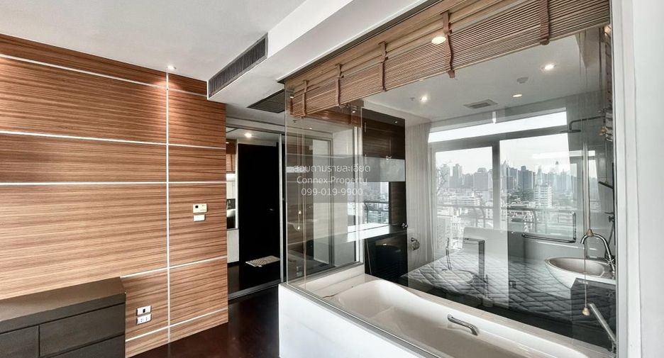 For sale 3 bedrooms condo in Watthana, Bangkok