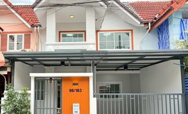 For sale 3 bedrooms townhouse in Mueang Nonthaburi, Nonthaburi